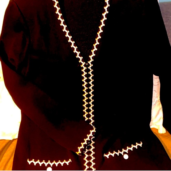 ST. JOHN Knit Jacket/Blazer Black & Ivory zig zag lining. Sz Medium. VGUC! - Picture 3 of 4
